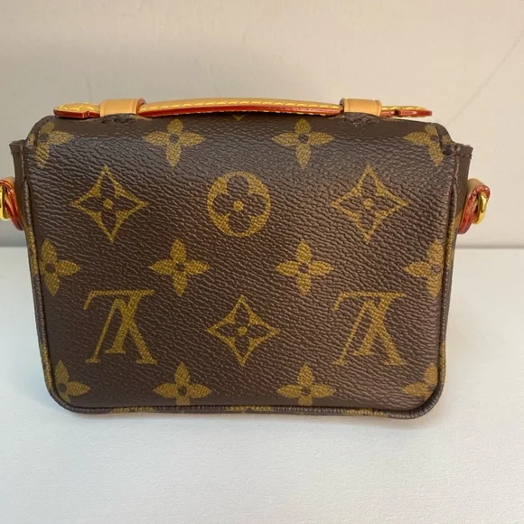 Louis Vuitton Micro Pochette Metis - Picture 4 of 12